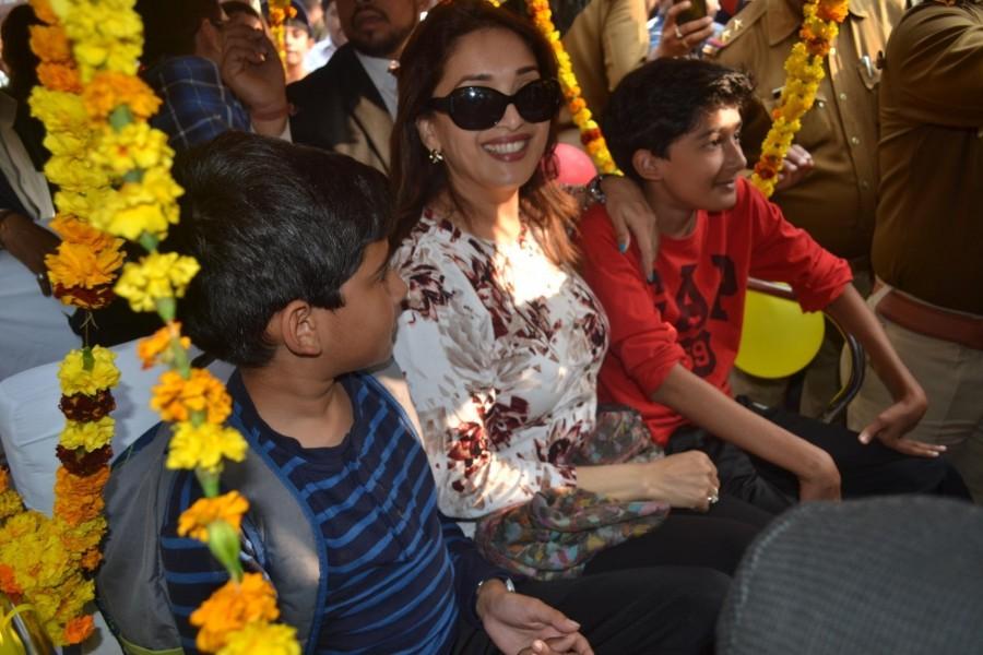 Bollywood actress Madhuri Dixit visits the Taj Mahal in Agra on Dec 25, 2016. Madhuri Dixit,actress Madhuri Dixit,Madhuri Dixit visits Taj Mahal,Madhuri Dixit at Taj Mahal,Madhuri Dixit pics,Madhuri Dixit images,Madhuri Dixit photos,Madhuri Dixit stills,Madhuri Dixit pictures