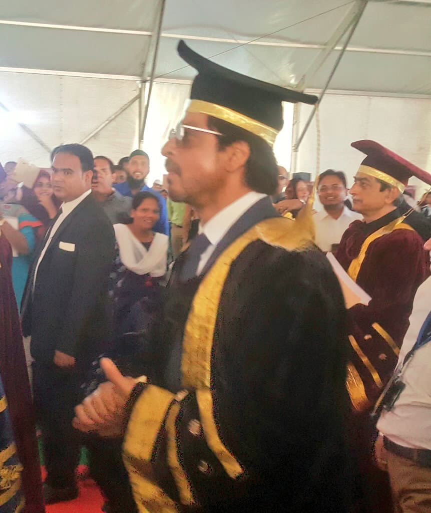 The actor said his father was a follower of Maulana Abul Kalam Azad. "I heard my father also contested an election as an independent candidate and forfeited his deposit," he said. Shahrukh Khan,SRK,Shahrukh Khan receives Doctorate,SRK receives Doctorate,Maulana Azad University,Maulana Azad National Urdu University