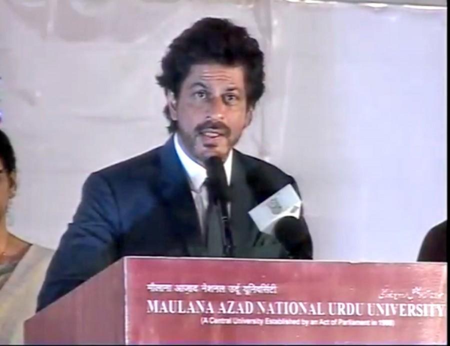 Shah Rukh told the gathering that his father spoke beautiful Urdu and Persian. "Whatever little knowledge I have about how to speak, it is because of him," he said. "I think it is a very big responsibility in the field of education and in the field of Urdu and languages. Through my work, whatever little I can do, I promise, I will make sure that I take it to the best of my capabilities," he added. Shahrukh Khan,SRK,Shahrukh Khan receives Doctorate,SRK receives Doctorate,Maulana Azad University,Maulana Azad National Urdu University