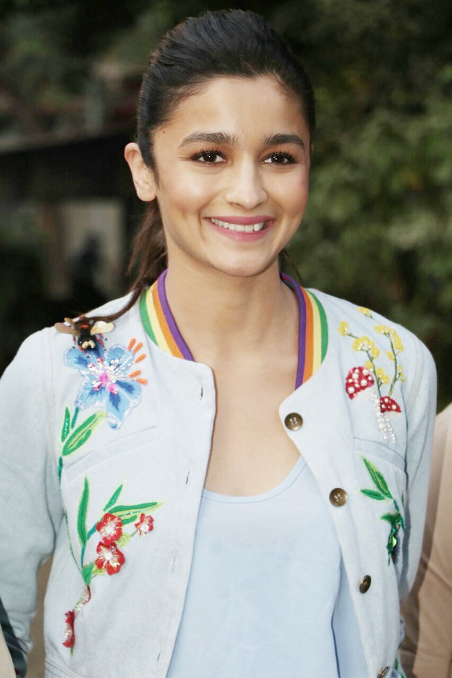 Bollywood actress Alia Bhatt celebrates Christmas with orphaned kids in Mumbai on December 25, 2016. Alia Bhatt,actress Alia Bhatt,Alia Bhatt celebrates Christmas,Alia Bhatt Christmas celebration,Alia Bhatt Christmas celebration with orphaned kids,Alia Bhatt latest pics,Alia Bhatt latest images,Alia Bhatt latest photos,Alia Bhatt latest stills,Alia Bhatt