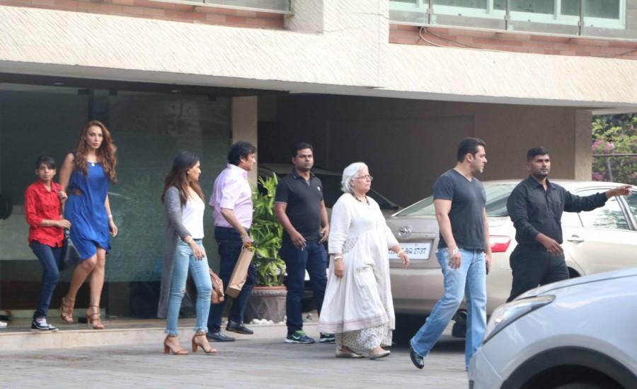 Bollywood actor Salman Khan and his alleged girlfriend Iulia Vantur snapped at Salman's sister Arpita Khan's residence in Bandra. Salman Khan,Iulia Vantur,Salman Khan and Iulia Vantur,Arpita House,Arpita House in Bandra,Salman Khan girlfriend Iulia Vantur,Salman Khan and Iulia Vantur pics,Salman Khan and Iulia Vantur images,Salman Khan and Iulia Vantur photos,Salman Khan and Iulia V