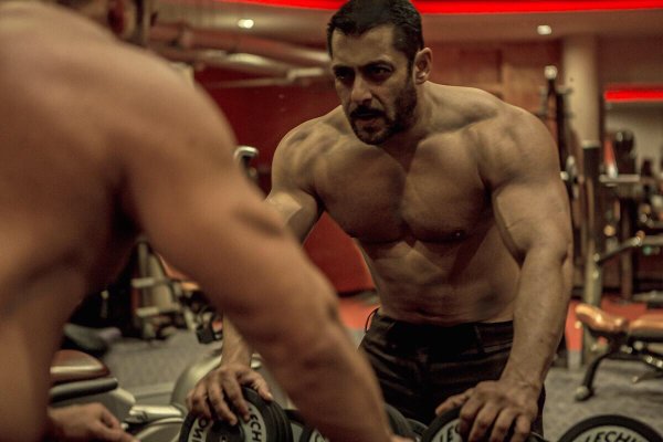Salman Khan birthday special: Check his best shirtless photos. Salman Khan birthday special,Salman Khan birthday,Salman Khan shirtless photos,Salman Khan shirtless pics,Salman Khan shirtless images,Salman Khan shirtless stills,Salman Khan shirtless pictures,happy birthday Salman Khan,salman khan birthday