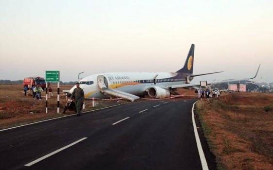 Jet Airways Goa-Mumbai flight with 154 passengers and seven crew members, skidded off the runway at Dabolim Airport.