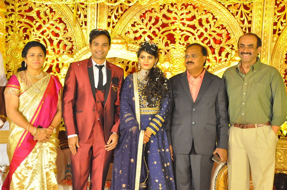 Telugu movie producer Krishna Reddy son Bhuvan Sagar Sindhusha wedding reception held at Hyderabad. Celebs like Chiranjeevi, Allu Aravind, VV Vinayak, Srinu Vaitla, Suresh Kondeti, KS Rama Rao, D Suresh Babu, KL Damodar Prasad, C Kalyan, Ali, T Prasanna Kumar, Hebah Patel, Raj Tarun and others graced the event. Bhuvan Sagar Sindhusha,producer Krishna Reddy son,Krishna Reddy son,Chiranjeevi,Allu Aravind,VV Vinayak,Srinu Vaitla,Suresh Kondeti,KS Rama Rao,D Suresh Babu,KL Damodar Prasad,C Kalyan,Ali,T Prasanna Kumar,Hebah Patel,Raj Tarun