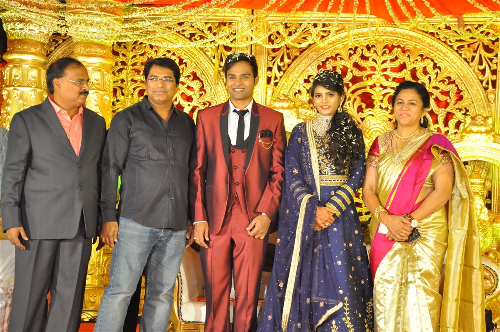Telugu movie producer Krishna Reddy son Bhuvan Sagar Sindhusha wedding reception held at Hyderabad. Celebs like Chiranjeevi, Allu Aravind, VV Vinayak, Srinu Vaitla, Suresh Kondeti, KS Rama Rao, D Suresh Babu, KL Damodar Prasad, C Kalyan, Ali, T Prasanna Kumar, Hebah Patel, Raj Tarun and others graced the event. Bhuvan Sagar Sindhusha,producer Krishna Reddy son,Krishna Reddy son,Chiranjeevi,Allu Aravind,VV Vinayak,Srinu Vaitla,Suresh Kondeti,KS Rama Rao,D Suresh Babu,KL Damodar Prasad,C Kalyan,Ali,T Prasanna Kumar,Hebah Patel,Raj Tarun
