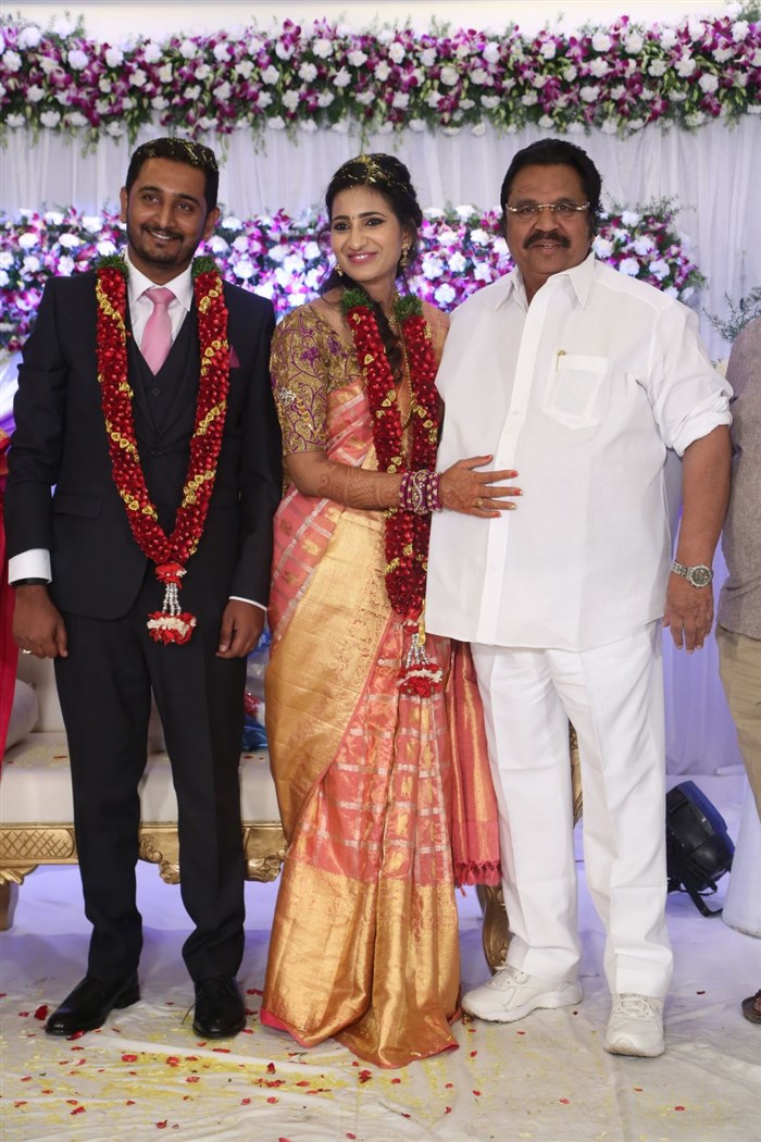 Tollywood movie producer Padmalaya Sakhamuri Mallikarjuna Rao daughter Jayalakshmi and Vinay Kumar Chowdhary wedding reception held at FNCC, Film Nagar in Hyderabad. Celebs like Krishna, Dasari Narayana Rao, C Kalyan, KS Rama Rao and others graced the event. Krishna,Dasari Narayana Rao,Mallikarjuna Rao daughter Jayalakshmi Wedding Reception,Mallikarjuna Rao,Jayalakshmi Wedding Reception,producer Padmalaya Sakhamuri Mallikarjuna Rao,Jayalakshmi Wedding Reception pics,Jayalakshmi Wedding Reception images,Jayala