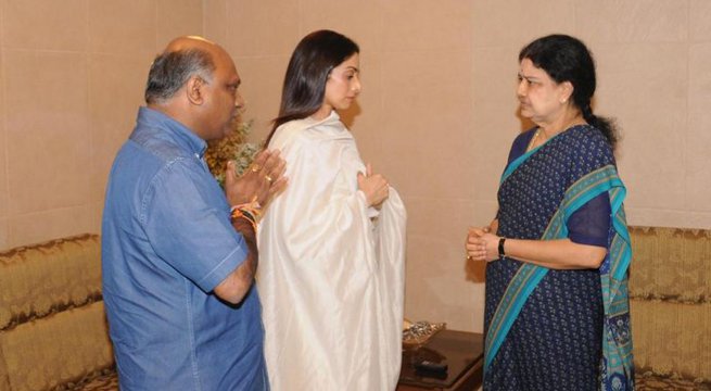 Bollywood actress Sridevi Kapoor meets Sasikala at Jayalalithaa's residence Poes Garden. Sridevi Kapoor,Sridevi Kapoor meets Sasikala,Sridevi meets Sasikala,Jayalalithaa,Jayalalithaa residence,Sasikala,Sasikala at Poes Garden,Sridevi meets Sasikala at Poes Garden,Sridevi Kapoor meets Sasikala at Poes Garden