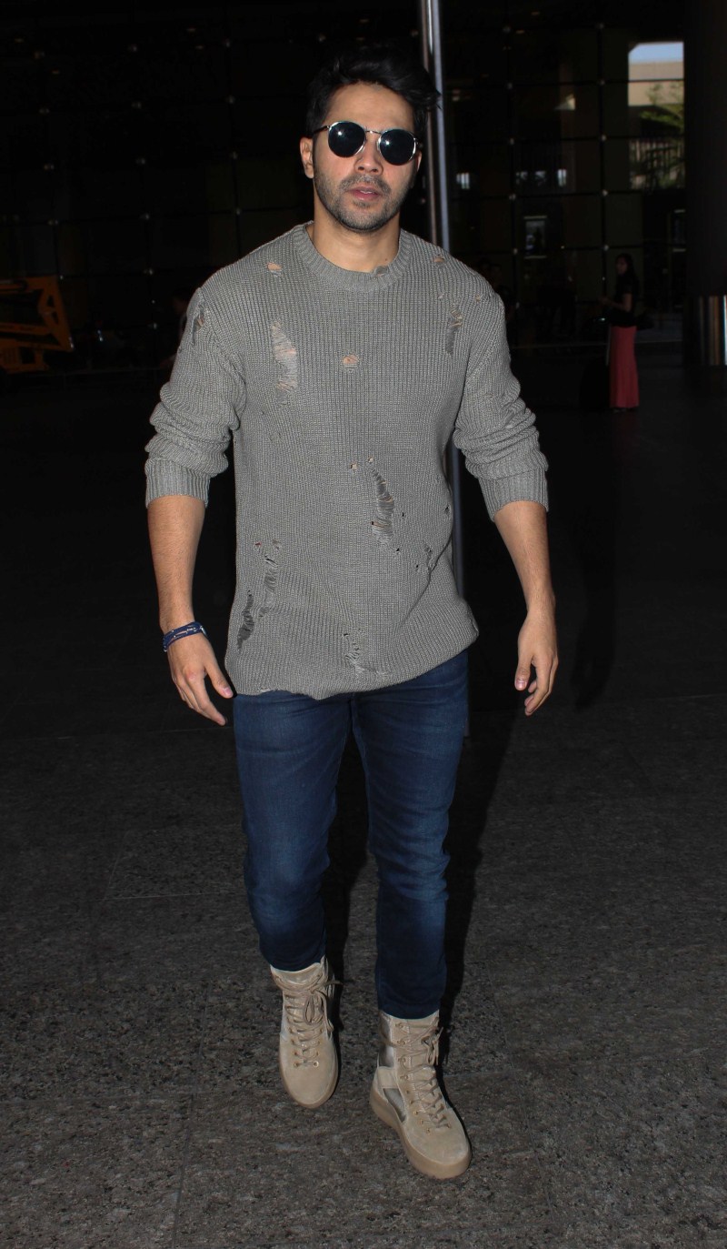 Bollywood actor Varun Dhawan spotted at airport. Varun Dhawan,Shahid Kapoor,Rana Daggubati,Rani Mukerji,Varun Dhawan spotted at airport,Shahid Kapoor spotted at airport,Rana Daggubati spotted at airport,Rani Mukerji spotted at airport,Rani Mukerji at airport,Varun Dhawan at airport,Shahid Kapoor at airp