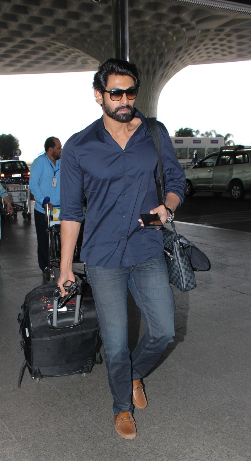 South Indian actor Rana Daggubati spotted at airport. Varun Dhawan,Shahid Kapoor,Rana Daggubati,Rani Mukerji,Varun Dhawan spotted at airport,Shahid Kapoor spotted at airport,Rana Daggubati spotted at airport,Rani Mukerji spotted at airport,Rani Mukerji at airport,Varun Dhawan at airport,Shahid Kapoor at airp