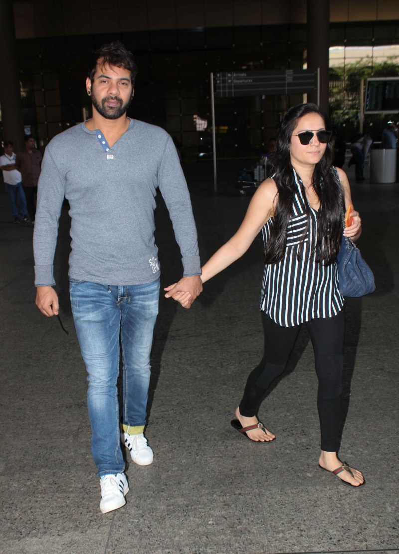 Celebs like Varun Dhawan, Shahid Kapoor, Rana Daggubati, Rani Mukerji and many other spotted at Mumbai airport. Varun Dhawan,Shahid Kapoor,Rana Daggubati,Rani Mukerji,Varun Dhawan spotted at airport,Shahid Kapoor spotted at airport,Rana Daggubati spotted at airport,Rani Mukerji spotted at airport,Rani Mukerji at airport,Varun Dhawan at airport,Shahid Kapoor at airp