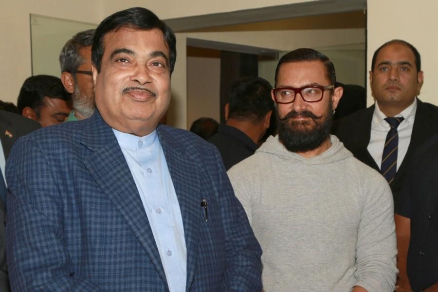 Union Minister for Road Transport and Highways Nitin Gadkari and actor Aamir Khan during a special screening of film "Dangal" in New Delhi on Dec 27, 2016. Aamir Khan,Nitin Gadkari,Shaina NC,Union Minister for Road Transport,Dangal Special screening,Dangal movie Special screening,Dangal Special screening pics,Dangal Special screening images,Dangal Special screening photos,Dangal Special screening stills,Dang