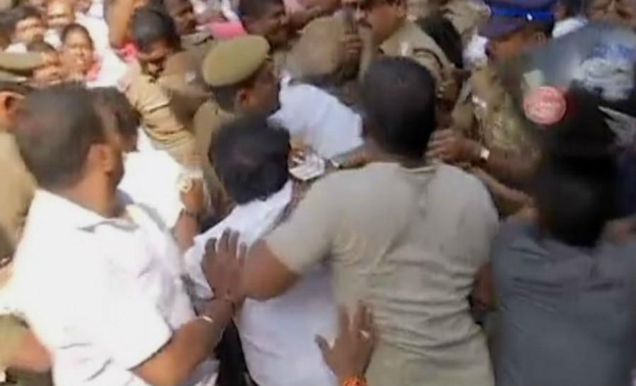 AIADMK workers attack suspended AIADMK MP Sasikala Pushpa's lawyer outside party office in Tamil Nadu. AIADMK,Sasikala Pushpa,Sasikala Pushpa lawyer,AIADMK workers attack lawyer,Royapettah,MP Sasikala Pushpa
