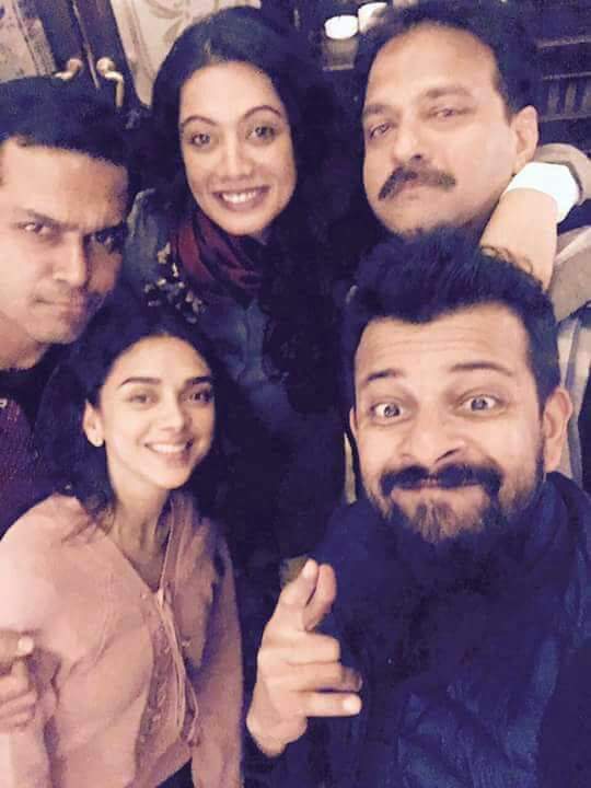 Starring Karthi and Aditi Rao Hydari, the film features music by A.R. Rahman, and the soundtrack is expected to be release in January next year. There are also rumours that Karthi and Mani Ratnam might reunite for another project. "Kaatru Veliyidai", bankrolled by Sri Thenandal Films, also stars Shraddha Srinath, RJ Balaji and Delhi Ganesh. Kaatru Veliyidai,Mani Ratnam,Mani Ratnam wraps up Kaatru Veliyidai,Karthi,A.R. Rahman,Shraddha Srinath,RJ Balaji,Delhi Ganesh