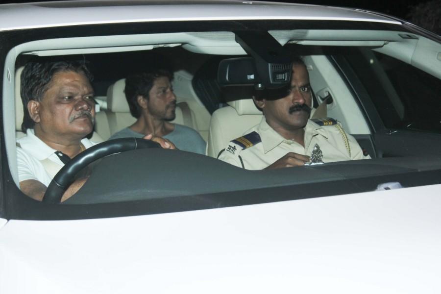 Bollywood actor Shahrukh Khan and Rahul Dholakia spotted at Yashraj studios for Raees dubbing. Shahrukh Khan and Rahul Dholakia,Shahrukh Khan,Dholakia,Raees dubbing,Yashraj studios,Shahrukh Khan at Yashraj studios,Shahrukh Khan at Raees dubbing,Raees movie dubbing,SRK