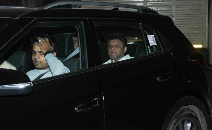 Bollywood actor Shahrukh Khan and Rahul Dholakia spotted at Yashraj studios for Raees dubbing. Shahrukh Khan and Rahul Dholakia,Shahrukh Khan,Dholakia,Raees dubbing,Yashraj studios,Shahrukh Khan at Yashraj studios,Shahrukh Khan at Raees dubbing,Raees movie dubbing,SRK