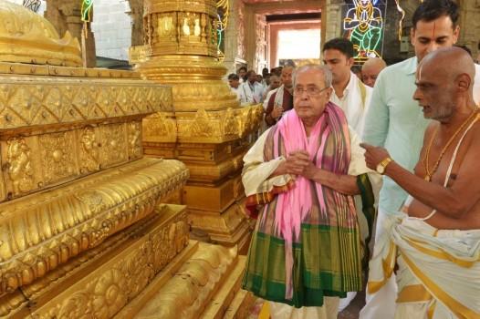 President Pranab Mukherjee pays obeisance at Sri Venkateswara Swamy Temple in Tirupati, Andhra Pradesh on Dec 28, 2016.