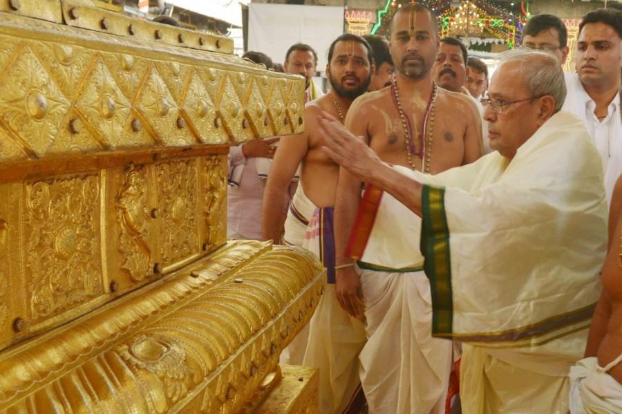 President Pranab Mukherjee pays obeisance at Sri Venkateswara Swamy Temple in Tirupati, Andhra Pradesh on Dec 28, 2016. President Pranab Mukherjee,Pranab Mukherjee,Sri Venkateswara Swamy Temple,President Mukherjee visits Sri Venkateswara Swamy Temple,Tirupati,Pranab Mukherjee in Tirupati
