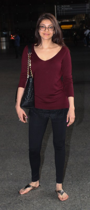 South Indian actress Kajal Aggarwal spotted at Mumbai airport. Kajal Aggarwal,Kajal Aggarwal spotted at Mumbai airport,Kajal Aggarwal at Mumbai airport,Kajal Aggarwal at airport,Kajal Aggarwal latest pics,Kajal Aggarwal latest images,Kajal Aggarwal latest photos,Kajal Aggarwal latest stills,Kajal Aggarwal latest pict