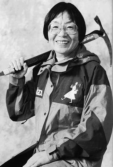 Prominent people who died in 2016: Japanese mountaineer Junko Tabei who became the first woman to surmount Everest. Prominent people who died in 2016,Celebs who died in 2016,Celebs died in 2016,Celebrity deaths in 2016,Fidel Castro,Glenn Frey,Alan Rickman,Carrie Fisher,Henry Heimlich,Junko Tabei