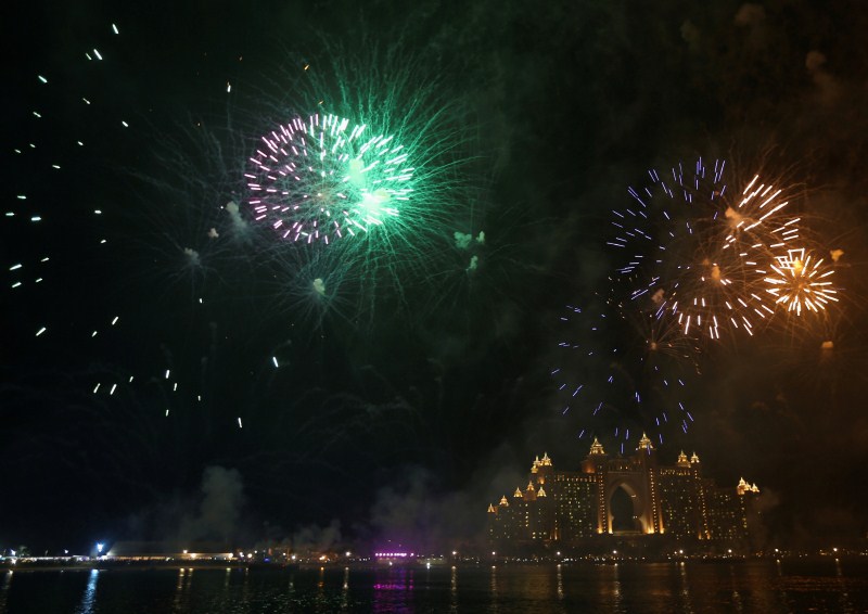 Fireworks explode during a pyrotechnic show to celebrate the new year in the coastal city of Valparaiso, Chile January 1, 2017. New Year's Eve,New Year's Eve 2017,New Year Fireworks,New Year Fireworks pics,New Year Fireworks images,New Year Fireworks photos,New Year Fireworks stills,New Year Fireworks pictures