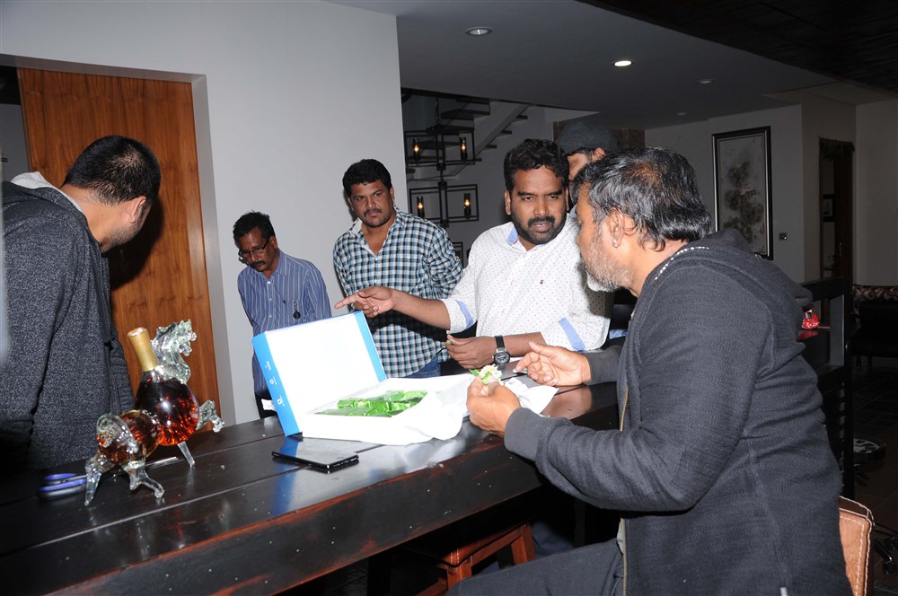 Telugu movie Inthalo Ennenni Vinthalo first look event held at Hyderabad. Celebs like Nandu, Chota K Naidu, S Murali Mohan Redddy, Varaprasad Varikooti, Ramprasad Gollapalli, Chota K Prasad, D Srinivas Omkar and others graced the event. Inthalo Ennenni Vinthalo first look,Inthalo Ennenni Vinthalo,Inthalo Ennenni Vinthalo first look poster,Telugu movie Inthalo Ennenni Vinthalo,Nandu,Chota K Naidu,S Murali Mohan Redddy,Varaprasad Varikooti,Ramprasad Gollapalli,Chota K Prasad,D Srinivas Omk