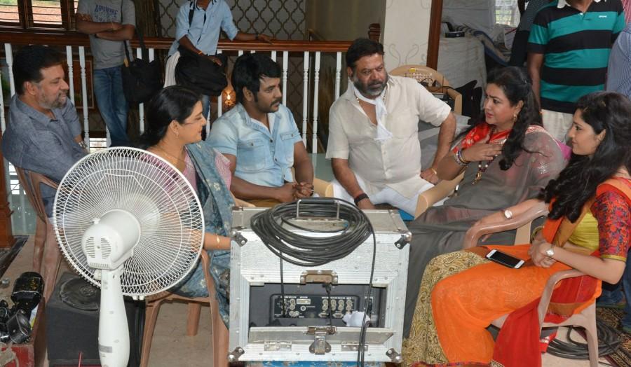 Shivalinga working stills,Shivalinga,Tamil movie Shivalinga,Raghava Lawrence,Ritika Singh,Vadivelu,Radharavi,Bhanupriya,Urvashi,Shivalinga working pics,Shivalinga working images,Shivalinga working photos,Shivalinga working pictures