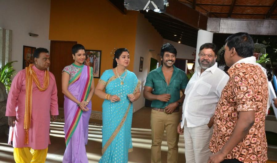 Shivalinga working stills,Shivalinga,Tamil movie Shivalinga,Raghava Lawrence,Ritika Singh,Vadivelu,Radharavi,Bhanupriya,Urvashi,Shivalinga working pics,Shivalinga working images,Shivalinga working photos,Shivalinga working pictures