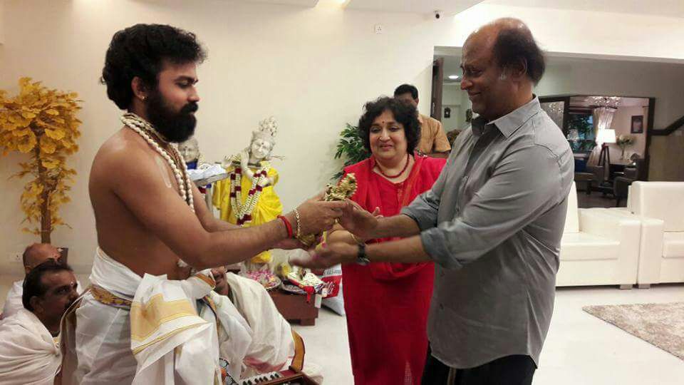 Kollywood Superstar Rajinikanth New Year special pooja at his residence. Rajinikanth,Superstar Rajinikanth,Rajinikanth New Year special pooja,Rajinikanth New Year celebrations,Rajinikanth special pooja,Rajinikanth new pics,Rajinikanth new images,Rajinikanth new photos,Rajinikanth new stills,Rajinikanth new pictures