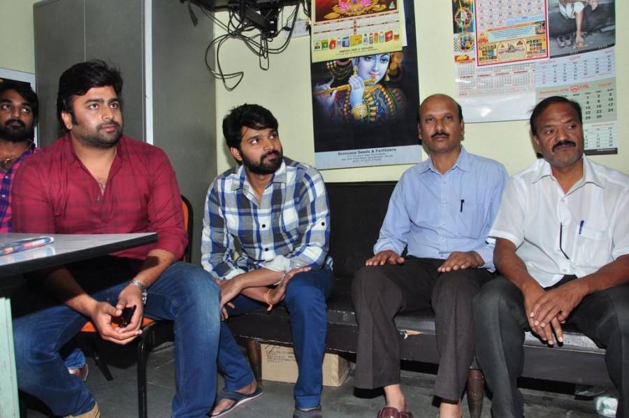 Telugu movie Appatlo Okadundevadu team theatre coverage press meet at Devi theater, RTC X Roads in Hyderabad. Celebs like Nara Rohit, Sri Vishnu, Saagar K Chandra and others graced the event. Nara Rohit,Sri Vishnu,Appatlo Okadundevadu team,Appatlo Okadundevadu,Appatlo Okadundevadu team visit Devi theatre,Telugu movie Appatlo Okadundevadu