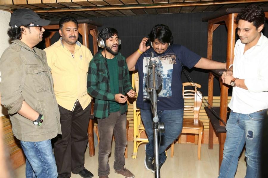 Singers Ehsan Asghar and Divya Kumar during the recording of the song Wo Jannat Ki Jagir in Mumbai on Jan. 2, 2016. Ehsan Asghar,Divya Kumar,Singers Ehsan Asghar and Divya Kumar,Wo Jannat Ki Jagir,song Wo Jannat Ki Jagir,Recording of the music album,Wo Jannat Ki Jagir music