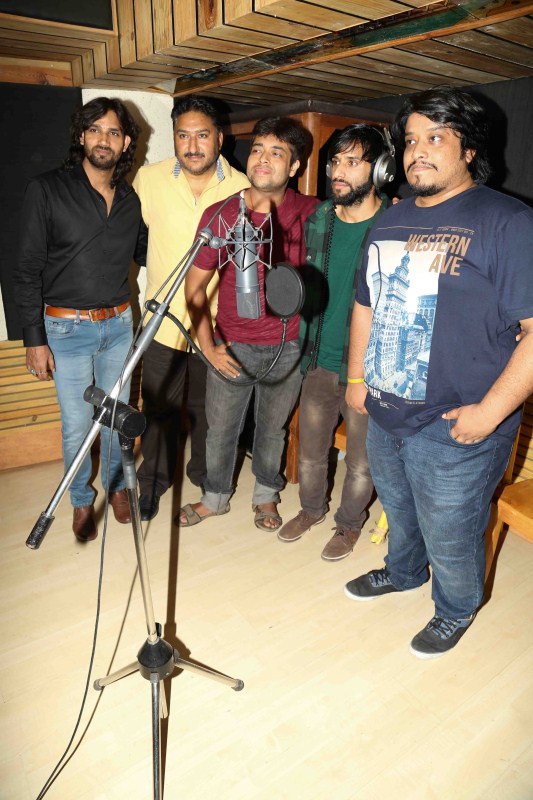 Singers Ehsan Asghar and Divya Kumar during the recording of the song Wo Jannat Ki Jagir in Mumbai on Jan. 2, 2016. Ehsan Asghar,Divya Kumar,Singers Ehsan Asghar and Divya Kumar,Wo Jannat Ki Jagir,song Wo Jannat Ki Jagir,Recording of the music album,Wo Jannat Ki Jagir music