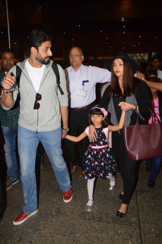 Bollywood actor Abhishek Bachchan, Aishwarya Rai and Aaradhya back home after New Year Celebrations. Abhishek Bachchan,Aishwarya Rai,Aaradhya bachchan,Aaradhya,Aishwarya Rai Bachchan,New Year Celebrations,actor Abhishek Bachchan,actress Aishwarya Rai