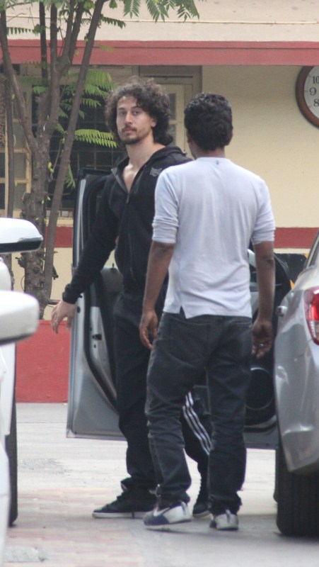Bollywood actor Tiger Shroff spotted at Bandra. Shahid Kapoor,Mira Rajput,Tiger Shroff,Shahid Kapoor spotted at Bandra,Mira Rajput spotted at Bandra,Tiger Shroff spotted at Bandra,Shahid Kapoor and Mira Rajput
