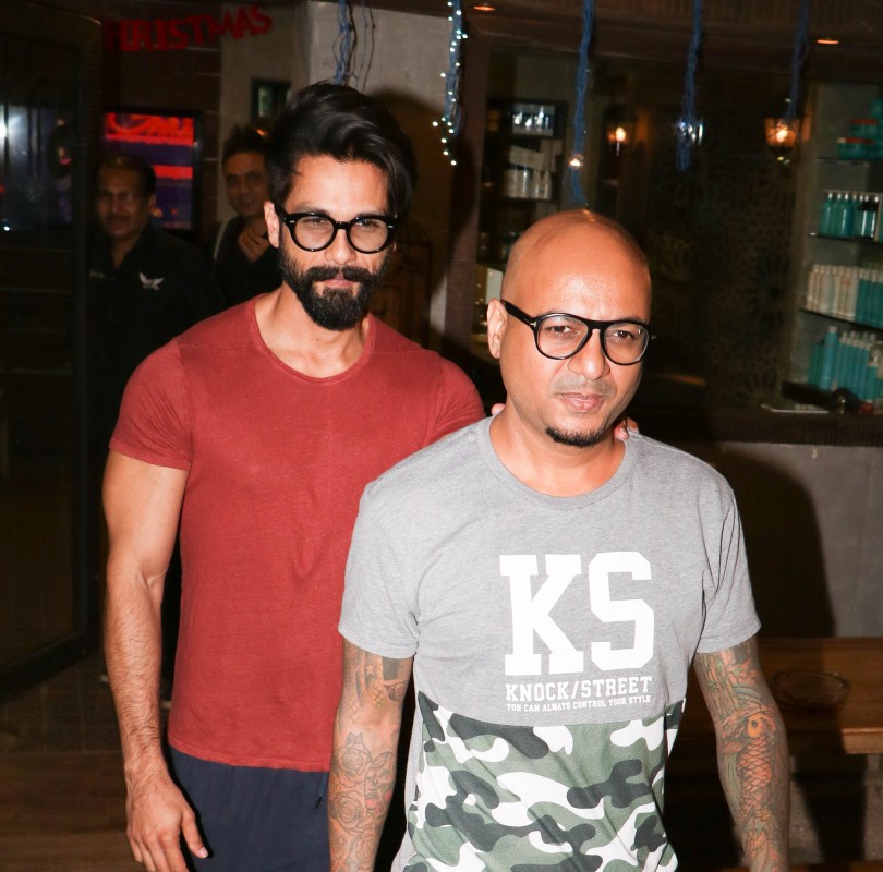 Bollywood actor Shahid Kapoor spotted at Alam Hakim studio at Bandra. Shahid Kapoor,Shahid Kapoor spotted at Alam Hakim studio,Alam Hakim studio,Shahid Kapoor spotted at at Bandra,Shahid Kapoor latest pics,Shahid Kapoor latest images,Shahid Kapoor latest photos,Shahid Kapoor latest stills,Shahid Kapoor latest pictures