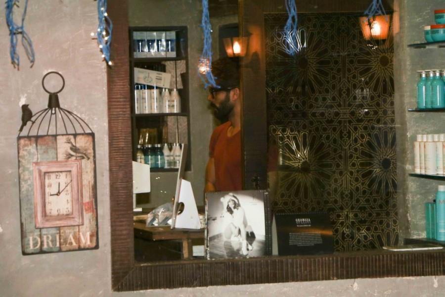 Bollywood actor Shahid Kapoor spotted at Alam Hakim studio at Bandra. Shahid Kapoor,Shahid Kapoor spotted at Alam Hakim studio,Alam Hakim studio,Shahid Kapoor spotted at at Bandra,Shahid Kapoor latest pics,Shahid Kapoor latest images,Shahid Kapoor latest photos,Shahid Kapoor latest stills,Shahid Kapoor latest pictures