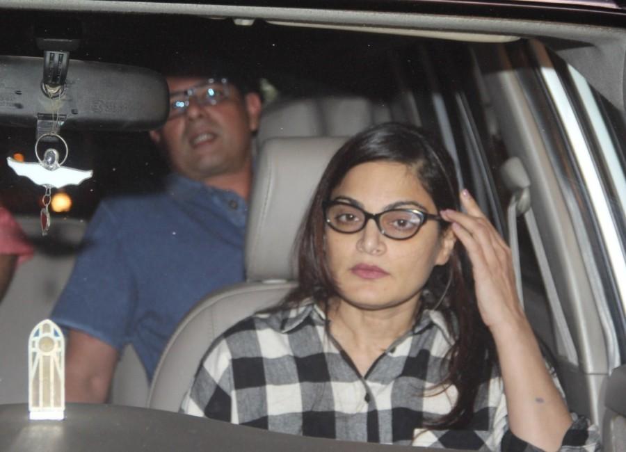 Bollywood celebs like Salman Khan, Alvira, Atul Agnihotri spotted at Bandra. Salman Khan,Alvira,Atul Agnihotri,Salman Khan spotted at Bandra,Alvira spotted at Bandra,Atul Agnihotri spotted at Bandra,Salman Khan pics,Salman Khan images,Salman Khan photos,Salman Khan stills