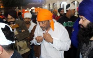 Jackie Shroff visits Golden Temple,Jackie Shroff at Golden Temple,Jackie Shroff,actor Jackie Shroff,Jackie Shroff latest pics,Jackie Shroff latest images,Jackie Shroff latest stills,Jackie Shroff latest pictrues