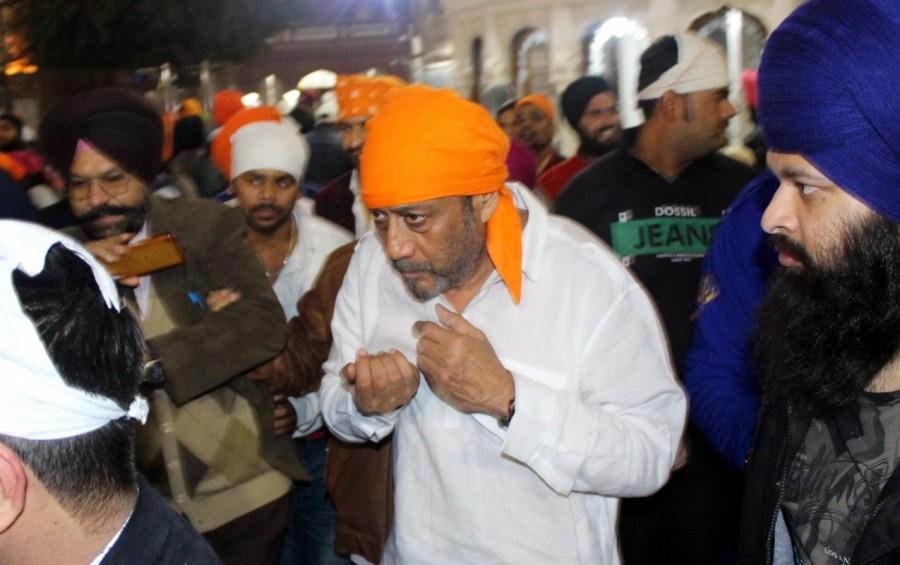 Bollywood actor Jackie Shroff pays obeisance at the Golden Temple in Amritsar on Jan 3, 2017. Jackie Shroff visits Golden Temple,Jackie Shroff at Golden Temple,Jackie Shroff,actor Jackie Shroff,Jackie Shroff latest pics,Jackie Shroff latest images,Jackie Shroff latest stills,Jackie Shroff latest pictrues