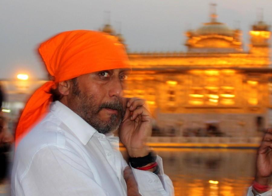 Bollywood actor Jackie Shroff pays obeisance at the Golden Temple in Amritsar on Jan 3, 2017. Jackie Shroff visits Golden Temple,Jackie Shroff at Golden Temple,Jackie Shroff,actor Jackie Shroff,Jackie Shroff latest pics,Jackie Shroff latest images,Jackie Shroff latest stills,Jackie Shroff latest pictrues