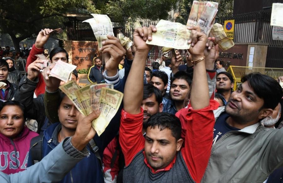 People stage a demonstration outside the Reserve Bank of India (RBI) building after the apex bank turned away people trying to exchange old currency notes in New Delhi on Jan 3, 2017. Protests outside RBI,Reserve Bank of India,old currency notes,old notes,exchange old currency notes,demonetisation,apex bank