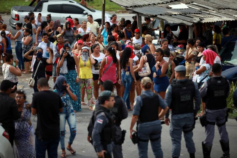 Relatives of prisoners gather at a riot police checkpoint close to the prison where around 60 people were killed in a prison riot in the Amazon jungle city of Manaus, Brazil, January 2, 2017. Brazil drug gangs,Brazil drug,Brazil drug gangs spark deadly prison riot,Medical Legal Institute