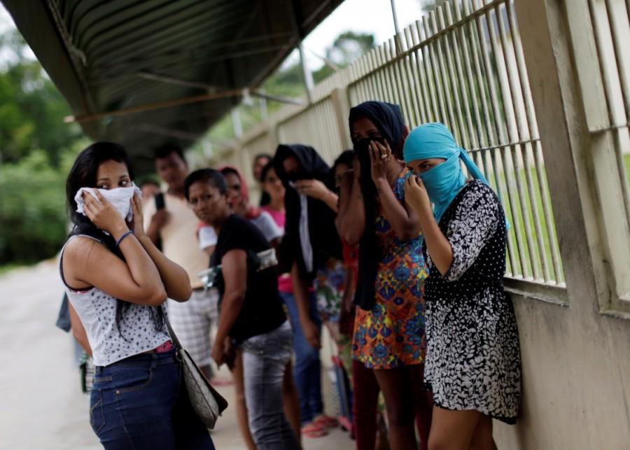 Relatives of prisoners await news in front of Anisio Jobim prison in Manaus, Brazil, January 3, 2017. Brazil drug gangs,Brazil drug,Brazil drug gangs spark deadly prison riot,Medical Legal Institute