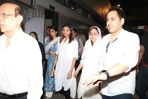 Tabu,Ravi Behl,Sajid Nadiadwala,Sanjay Nirupam,Kamal Sadanah,Naved Jaffery,Sanjay Kapoor,Sohail Khan,Chunky Pandey,Salim Khan,Kamal Sadanah,Prayer meeting for Abis Rizvi,Abis Rizvi,Abis Rizvi prayer meet