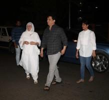 Tabu,Ravi Behl,Sajid Nadiadwala,Sanjay Nirupam,Kamal Sadanah,Naved Jaffery,Sanjay Kapoor,Sohail Khan,Chunky Pandey,Salim Khan,Kamal Sadanah,Prayer meeting for Abis Rizvi,Abis Rizvi,Abis Rizvi prayer meet