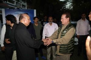 Tabu,Ravi Behl,Sajid Nadiadwala,Sanjay Nirupam,Kamal Sadanah,Naved Jaffery,Sanjay Kapoor,Sohail Khan,Chunky Pandey,Salim Khan,Kamal Sadanah,Prayer meeting for Abis Rizvi,Abis Rizvi,Abis Rizvi prayer meet