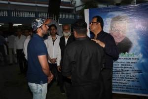 Tabu,Ravi Behl,Sajid Nadiadwala,Sanjay Nirupam,Kamal Sadanah,Naved Jaffery,Sanjay Kapoor,Sohail Khan,Chunky Pandey,Salim Khan,Kamal Sadanah,Prayer meeting for Abis Rizvi,Abis Rizvi,Abis Rizvi prayer meet