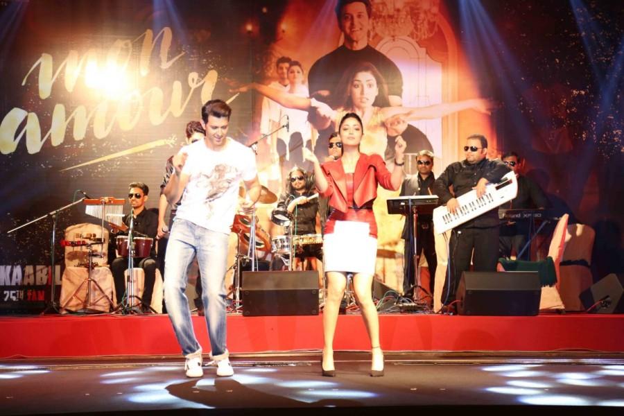 Bollywood actors Hrithik Roshan and Yami Gautam during the song launch Mon Amour from film Kaabil in Mumbai on January 5, 2017. Hrithik Roshan and Yami Gautam,Hrithik Roshan,Yami Gautam,Mon Amour,Mon Amour song,Mon Amour song from Kaabil film,Kaabil,Bollywood movie Kaabil,Kaabil songs,Kaabil music,Kaabil song launch