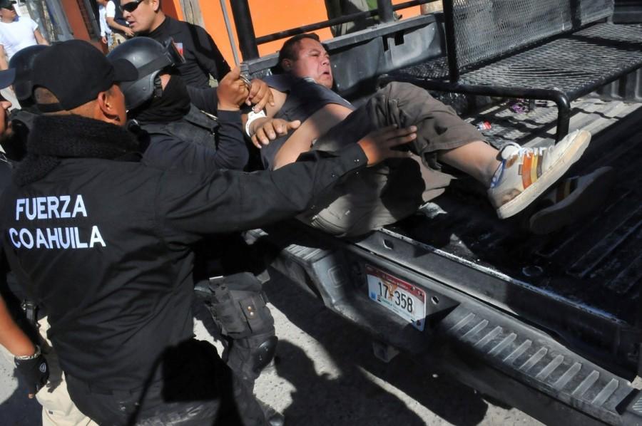 Policemen detain a demonstrator during a protest against the rising prices of gasoline enforced by the Mexican government, in Monclova, in Coahuila state, Mexico, January 5, 2017. Mexicans,Mexico gas price hike,gas price hike,gasoline prices,Latin America,blockaded roads