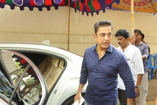 Kamal Haasan's brother Chandra Haasan's wife Githamani passed away 5th January. Celebs like Kamal Hassan, Suhasini Maniratnam, Bharathiraja, Charu Hassan, Nirmal Haasan, Anu Hasan, Crazy Mohan, Poornima Bhagyaraj, RS Shivaji, Dushyanth Ramkumar, Chitra Lakshmanan, Kutty Padmini, Rajesh M Selva, Ilavarasu and others pay tributes to Chandra Haasan.