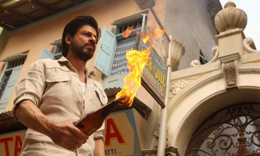 Contrary to his previous popular lover boy characters, Raees is going to come along as a pure action guy! The trailer of the film itself starts with SRK emerging out from the smokes with the perfect swag! The unit that is 2 minute and 46 seconds long features some glaring action sequences and has generated a universal buzz with merely its content! Raees,Baazigar,Darr,Anjam,Fan,Shah Rukh Khan,SRK,Shah Rukh Khan in negative character,SRK in negative character